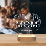 Personalisierte Mom We Love You Herzförmige LED-Nachtlicht mit 1-12 Kindernamen und hölzernen Basis Home Decor Muttertag Geburtstag Geschenk für Mama Oma