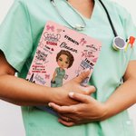 Gepersonaliseerd Cartoon Verpleegkundige Arts Klembord met Naam Afstuderen Waardering Gift voor Medisch Personeel