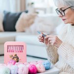 Personalized Cartoon Yarn Ball Pink Ergonomic Crochet Hooks Set of 8 with Scissor and Name Storage Case Birthday Gift for Craft Knitting Lovers