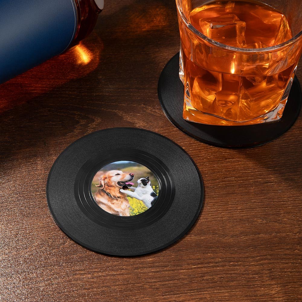 Personifierad uppsättning av 2 klassiska vinylskivor med underlägg med foto Heminredning Födelsedagspresent för vinylälskare

