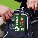 Personlig flerfärgad bagagetagg med namn och nummer för tecknad fotbollsfigur Reseprylar Födelsedagspresent för sportälskare