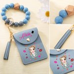 Personalisierte Mode Cartoon Mädchen Lippenstift Schlüsselanhänger Armband Brieftasche Karteninhaber mit Perlen Armband und Name Geburtstag Urlaub Geschenk für Frauen Mädchen