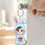 Llavero de acrílico personalizado con nombre de conejito lindo traje de dibujos animados Fiesta de Pascua Cumpleaños Regalo para niños Niñas
