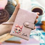 Portafoglio personalizzato con nome in pelle PU con slot per carte e cinturino per il polso Regalo di compleanno per gli amanti del cucito e dell'uncinetto