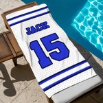 Asciugamano da spiaggia personalizzato multicolore con nome e numero a righe monogramma ad asciugatura rapida regalo per gli amanti dello sport.