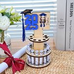 Personalisierte Cartoon Graduate Geburt Blume hölzernen geschichteten Kuchen Form Geld Halter mit Namen und Quaste Graduierung Geschenk für Klasse von 2025 Frauen