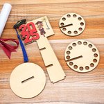 Personalisierte Cartoon Graduate Geburt Blume hölzernen geschichteten Kuchen Form Geld Halter mit Namen und Quaste Graduierung Geschenk für Klasse von 2025 Frauen