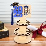 Personalisierte Cartoon Graduate Geburt Blume hölzernen geschichteten Kuchen Form Geld Halter mit Namen und Quaste Graduierung Geschenk für Klasse von 2025 Frauen