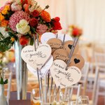 Personalisierte Let Love Sparkle Herzform Kraftpapier Wunderkerze Tag mit Namen und Datum Jahrestag Hochzeit senden weg Party Dekor Geschenk für Paar