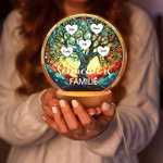 Personalisiertes Glasmalerei-Stil Lebensbaum LED-Nachtlicht mit 2-16 Herzen Namen und Holzsockel Hausdeko Geburtstag Muttertag Geschenk für Familie