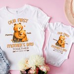 Personalisierte Hugging Bears Our First Mother's Day 100% Baumwolle Baby Onesie mit Namen erste Muttertag Geschenk für Mama Baby