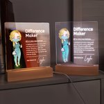 Personalisierte Difference Maker Cartoon medizinischen Charakter LED-Nachtlicht mit hölzernen Basis Geburtstag Dankeschön Geschenk für Krankenschwester Arzt medizinisches Personal