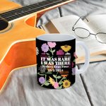 Personalisierte Floral Eras It Was Rare I Was There 11 oz 15 oz Keramikbecher mit Stadt und Datum Jahrestag Erinnerung Geschenk für Fans Musikliebhaber