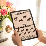 Personalisierte erste Mama jetzt Oma Bär Mama hölzerne Plaque Frame Zeichen mit Kindernamen und Stand Home Decor Muttertag Weihnachtsgeschenk für Oma Mama