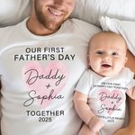 Personalisierte niedliche Herz-T-Shirt Baby Onesie mit Namen Unser erstes Vatertagsgeschenk für Daddy Baby