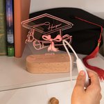 Personalisierte Graduation Cap Einstellbare LED-Nachtlicht mit verschiedenen Farben wechselnden und hölzernen Basis Graduation Souvenir Zimmer Dekoration Geschenk für Absolventen