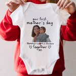 Gepersonaliseerde Onze Eerste Moederdag 100% Katoenen Baby Onesie T-shirt Bijpassende Outfit Set met Foto en Naam Cadeau voor Pasgeboren Nieuwe Moeder