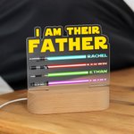 Personalisierte Lichtschwert Ich bin ihr Vater LED-Nachtlicht mit 1-7 Kindernamen und hölzerne Basis Vatertag Home Decor Geburtstagsgeschenk für Papa