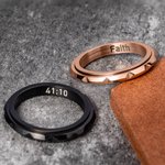 Personlig Minimalist Thin Rhombus Spinner Fidget Ring med graverad text Ångestavlastning Smycken Födelsedag Inspirationspresent för män Kvinnor