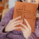 Personalizada Cruz Versículo de la Biblia Portátil A5 Cubierta de cuero cuaderno con bolsillo Cumpleaños Religioso Bautizo Regalo para la Familia Amigos Cristianos