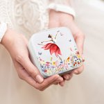 Personifierad balettflicka Födelseblomma Fjäril PU läder smyckeskrin med namn Bärbar resepresent Födelsedagspresent för Ballerina Balettälskare