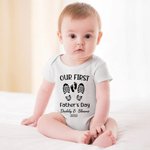 Gepersonaliseerde Footprints Outfit Onze Eerste Vaderdag 100% Katoenen T-shirt Baby Onesie met Naam Cadeau voor Papa Baby
