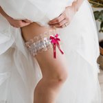 Giarrettiera in pizzo personalizzata con nome degli sposi e data del matrimonio alta elasticità qualcosa di blu regalo di nozze per la sposa