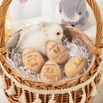 Personalisiertes Graviertes Ostern Holzei mit Namen Jahr Hasenohren Osterkorbfüller Haus Deko Party Geschenk für Kinder