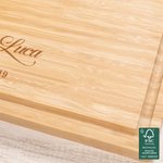 Tabla de cortar de bambú personalizada con el nombre grabado en el árbol del amor con ranura para zumo Regalo de boda para inauguración de la casa para la pareja