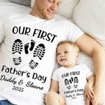 Gepersonaliseerde Footprints Outfit Onze Eerste Vaderdag 100% Katoenen T-shirt Baby Onesie met Naam Cadeau voor Papa Baby