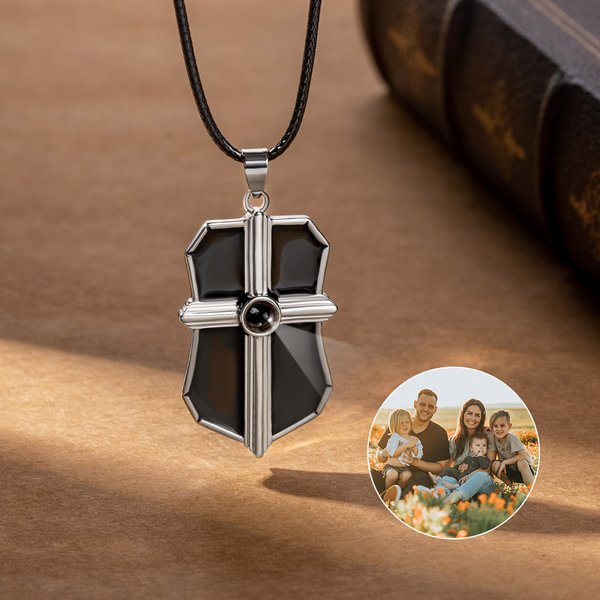 Personalisierte Punk Kreuz Kompass Foto Projektion Halskette Gothic Style Schmuck Jahrestag Geburtstag Geschenk für Familie Freunde Rock Liebhaber