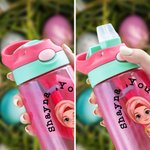 Personalisierte Cartoon Mini Boss Charakter Name 16 oz Kind Wasserflasche mit Stroh und Spill-Proof-Deckel zurück zu Schule Geburtstag Geschenk für Mädchen Jungen