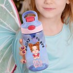 Personalisierte Cartoon Mini Boss Charakter Name 16 oz Kind Wasserflasche mit Stroh und Spill-Proof-Deckel zurück zu Schule Geburtstag Geschenk für Mädchen Jungen