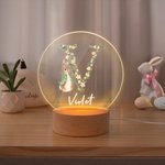 Personalisierte Floral Initial niedlichen Peter Rabbit Acryl LED-Nachtlicht mit hölzernen Basis und Name Home Decor Ostern Party Geburtstag Geschenk für Kinder