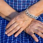 Personalised Dainty Heart Charm Bracelet with 1-12 Engraved Names Family Jewellery Mother's Day Birthday Gift for Mom Grandma
