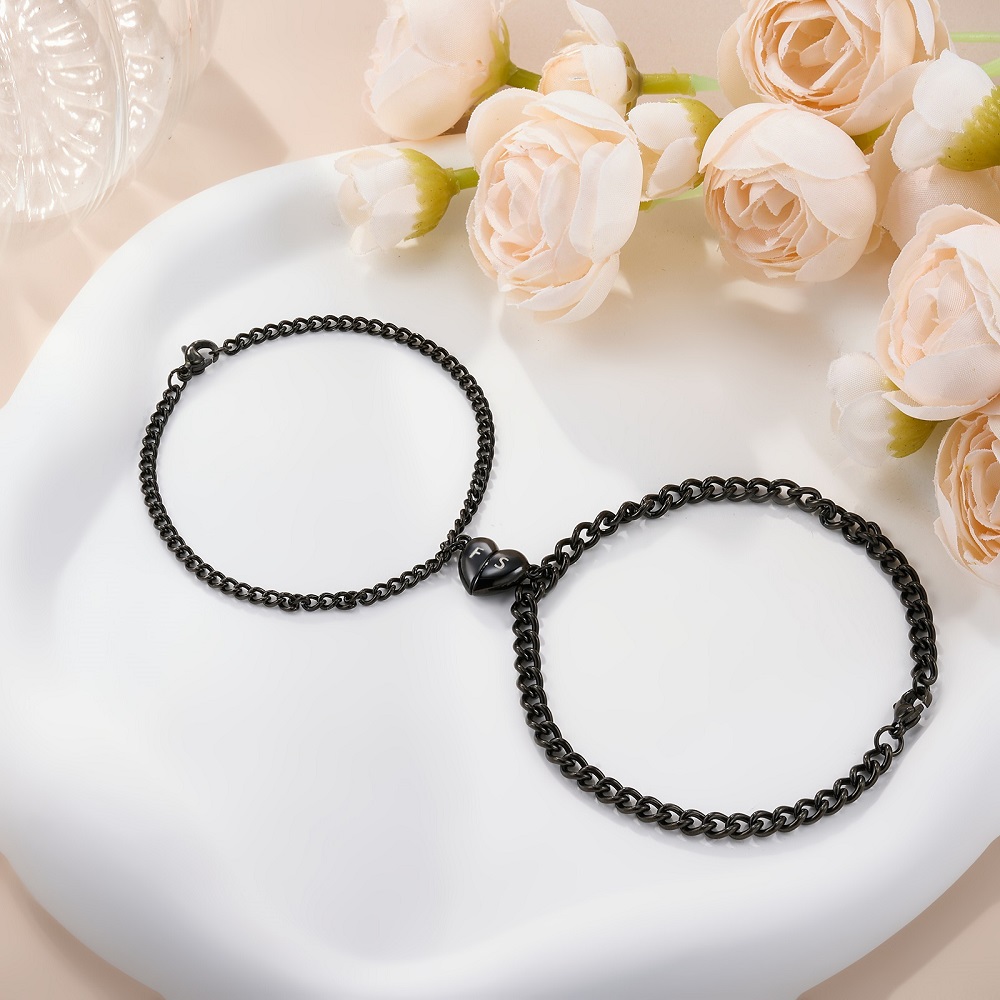 Pendentif en forme de coeur personnalisé Bracelet magnétique avec initiale gravée Cadeau d'anniversaire de St Valentin pour couples Amis