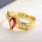 Bague Personnalisée avec Texte et Pierre de Naissance Classe de 2024 Bijoux Gravés Cadeau de Fin d'Études pour Femme