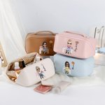 Henkilökohtainen syntymä kukka sarjakuva ompelu tyttö PU nahka meikki laukku nimi kannettava matka tarvikkeet syntymäpäivä lahja naisille tytöille