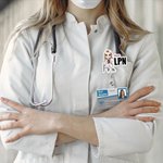 Personalisierte Cartoon Medical Character Acryl Badge Reel mit Namen und Job Titel Wertschätzung Krankenschwester Woche Geschenk für Arzt Krankenschwester medizinisches Personal