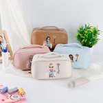 Henkilökohtainen syntymä kukka sarjakuva ompelu tyttö PU nahka meikki laukku nimi kannettava matka tarvikkeet syntymäpäivä lahja naisille tytöille