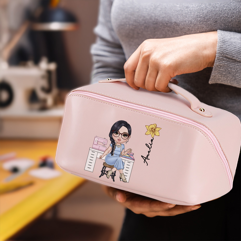 Trousse de Maquillage Cuir PU Personnalisée avec Fleur de Naissance Dessin Animé Fille et Nom Accessoire de Voyage Cadeau pour Femmes