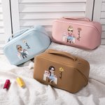 Henkilökohtainen syntymä kukka sarjakuva ompelu tyttö PU nahka meikki laukku nimi kannettava matka tarvikkeet syntymäpäivä lahja naisille tytöille