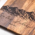Personalisiertes Blumen Berg Gravur Holz Schneidebrett für Würst Käse mit Namen Text Griff Hochzeit Hauseinweihung Weihnachten Geschenk für Familie