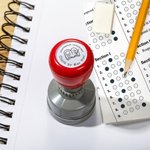 Gepersonaliseerde Draagbare Unieke Ontwerp Kleurrijke Zelf Inktende Leraar Stempel met Tekst Buitenschoolse Activiteiten Award Lerarendag Cadeau voor Leraar