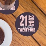 Personligt Set med 4 halkfria keramiska underlägg med namn och ålder Heminredning Födelsedagssouvenir Present till familj och vänner