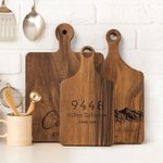 Personalisiertes Blumen Berg Gravur Holz Schneidebrett für Würst Käse mit Namen Text Griff Hochzeit Hauseinweihung Weihnachten Geschenk für Familie