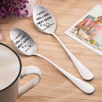 Personalisierte Ich wünschte, Sie lebte nebenan Lebensmittelqualität Edelstahl Löffel mit eingravierten Namen Satz von 2 Freundschaft Housewarming Geschenk für Freunde Familie