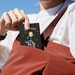 Personalisiertes Cartoon PU-Leder Taschennotizbuch mit Sternzeichen Namen DIN A7 Inspirations- und Reisenotizen Geschenk für Schulsaison Urlaub Alltag