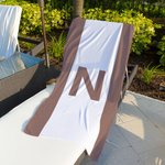 Personalisierte anfängliche super saugfähige schnell trocknende weiche gestreifte Strandtuch Reise wesentliche Sommer Party Geburtstag Geschenk für Familie Freund