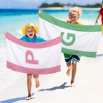 Personalisierte anfängliche super saugfähige schnell trocknende weiche gestreifte Strandtuch Reise wesentliche Sommer Party Geburtstag Geschenk für Familie Freund
